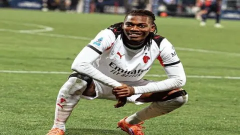 “[图]切尔西与伯恩茅斯比肩，詹姆斯任意球绝平，2-2战平”